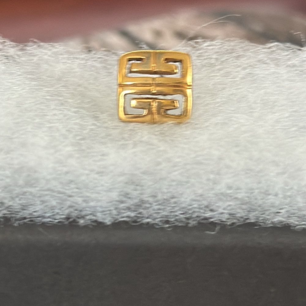 🤩 *Givenchy* Medusa Single VTG Goldtone 4G Greek Key Earring (No Back)